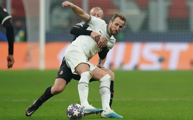 Hàng thủ AC Milan khóa chặt tiền đạo chủ lực của Tottenham