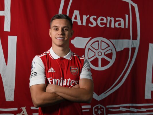 Arsenal công bố bản hợp đồng mới