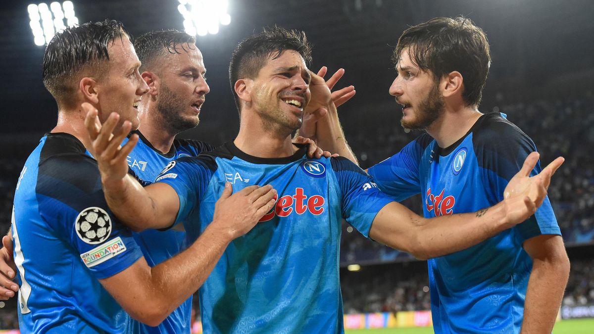 Napoli có lợi thế lớn khi được thi đấu trên sân nhà